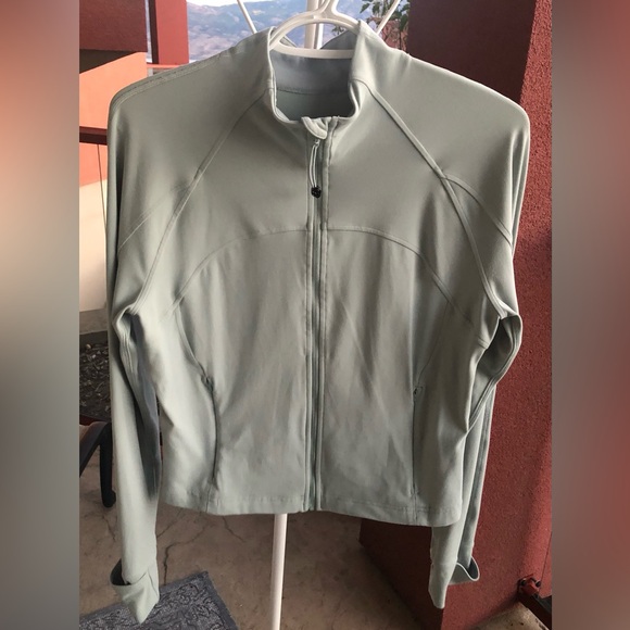 Lulu cropped Nulu define NWOT ~ silver blue - Picture 2 of 10